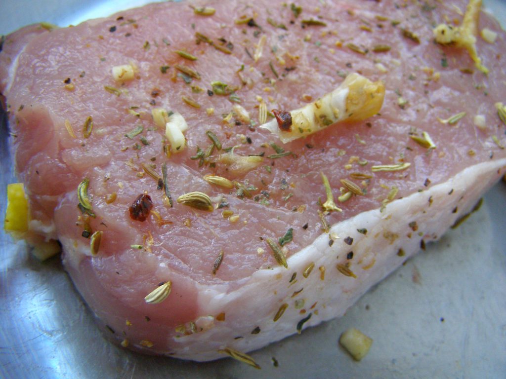 Сочная свиная корейка в обалденном маринаде - быстрый рецепт с фото
