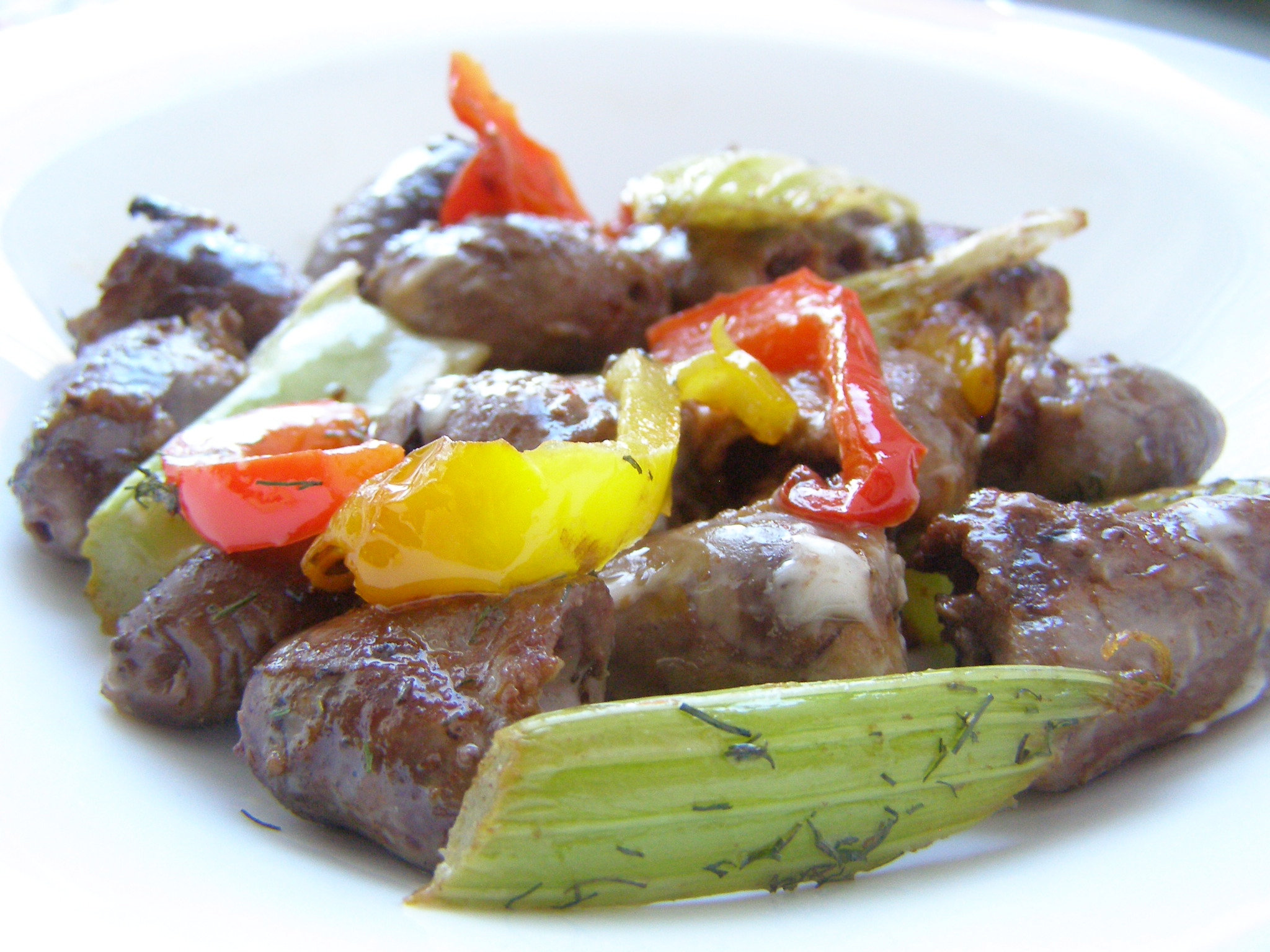 Куриные сердечки с айвой