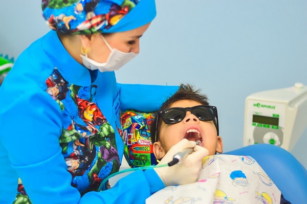 Лечение зубов у ребенка 