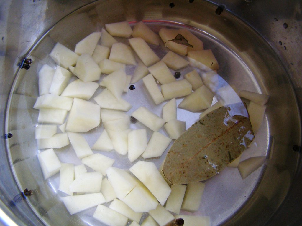 Картошка варится