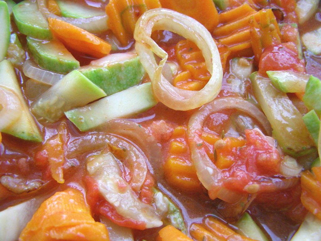 В томатном соке и овощами